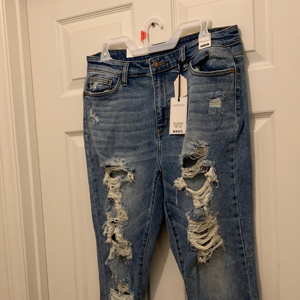 Judy Blue Distressed Boyfriend Jeans in Blue